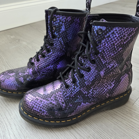 Dr. Martens 1460 Purple Snakeskin Print Combat Boots Size 7 - Picture 5 of 6